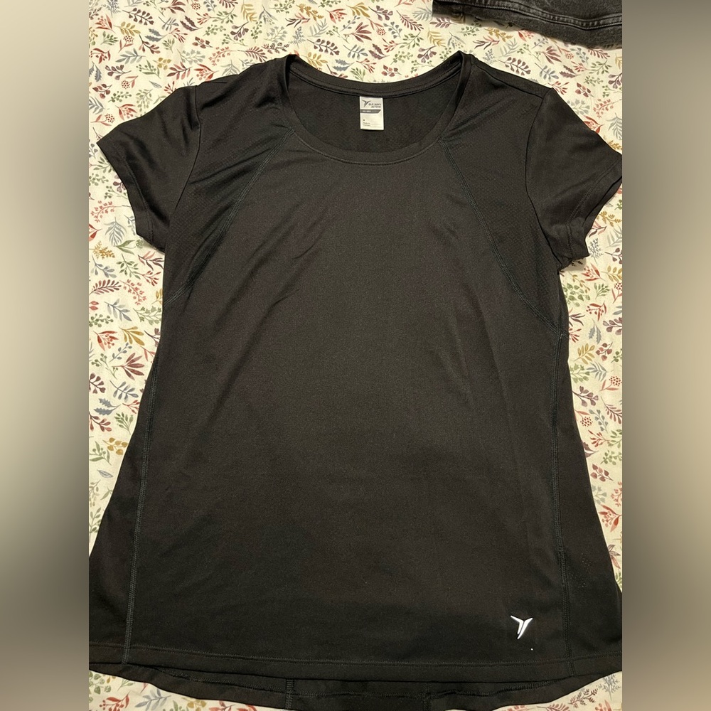 Old Navy Active Black Short Sleeve Tee